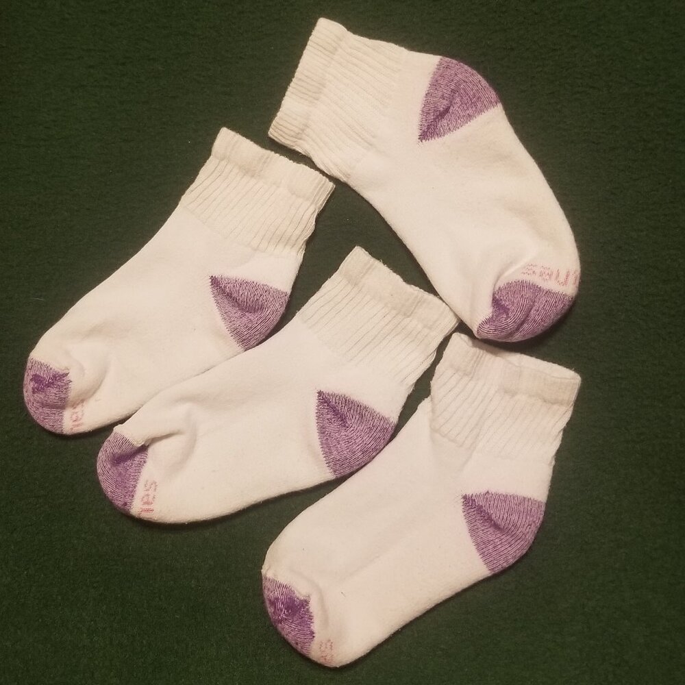 Six soft Hanes socks, size 5-9 - Picture 3 of 5